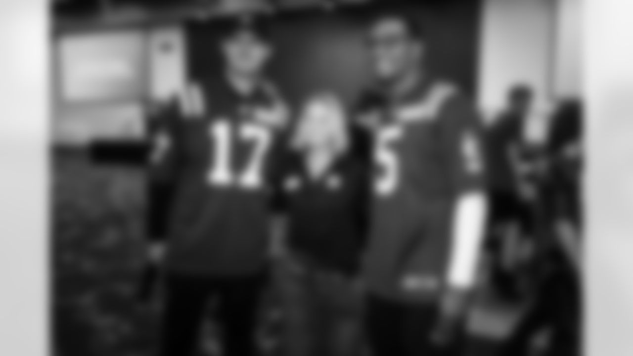QB Daniel Jones #17 and QB Anthony Richardson #5
