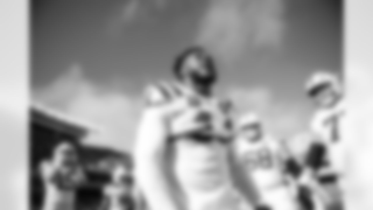 LB Zaire Franklin #44 and G Matt Goncalves #71