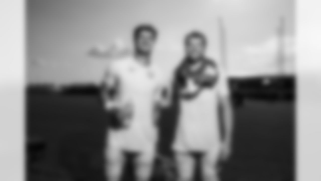 QB Daniel Jones #17 and QB Riley Leonard #15