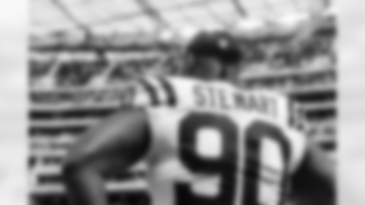 DL Grover Stewart #90