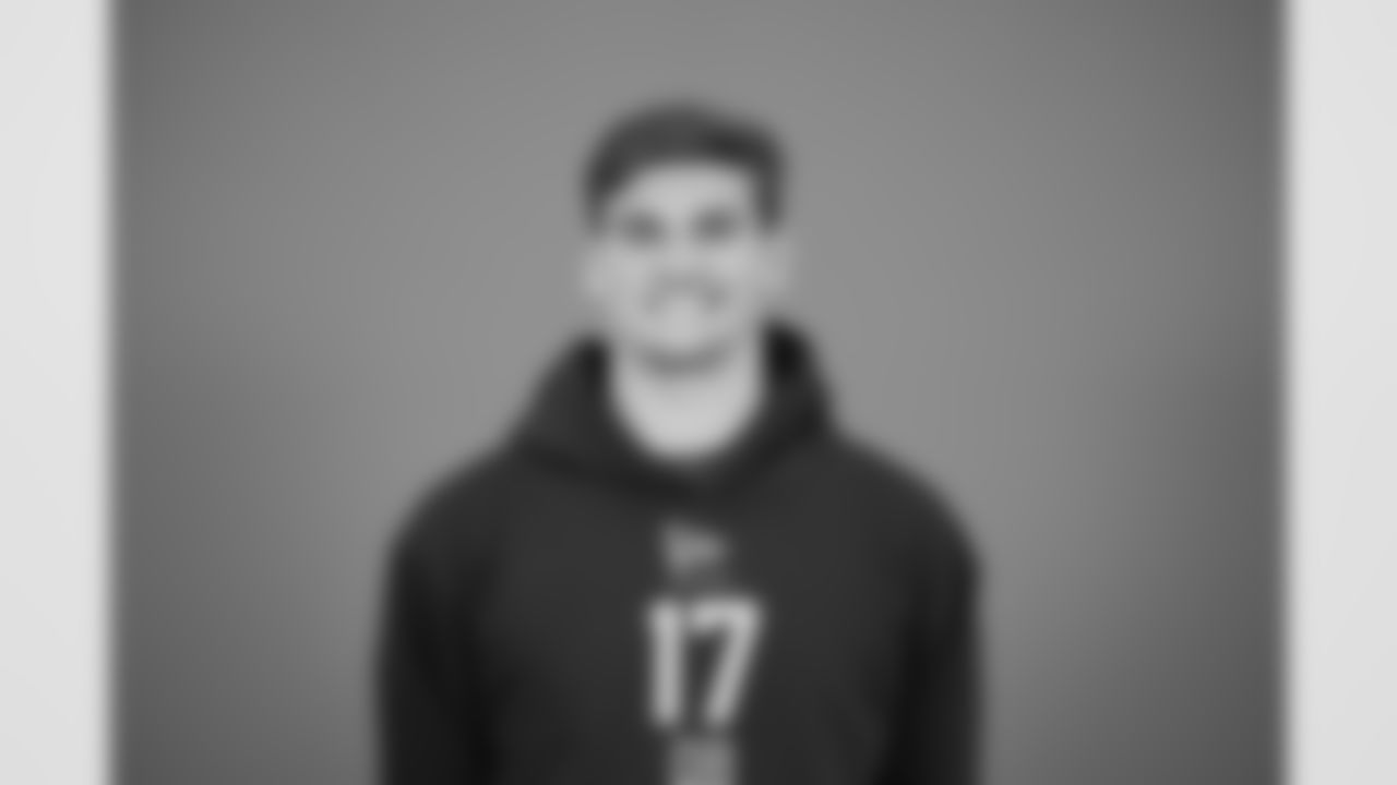 Alabama quarterback Ty Simpson (17) poses for a portrait at the NFL football scouting combine in Indianapolis, Wednesday, Feb. 25, 2026 (AJ Mast/AP Content Services for the NFL)