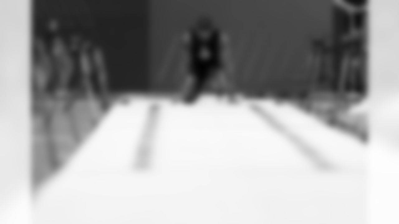 Alabama linebacker Justin Jefferson (13) runs the 40-yard dash during the 2026 NFL Scouting Combine on Thursday, February 26, 2026 in Indianapolis, Indiana. (Lauren Leigh Bacho/NFL)