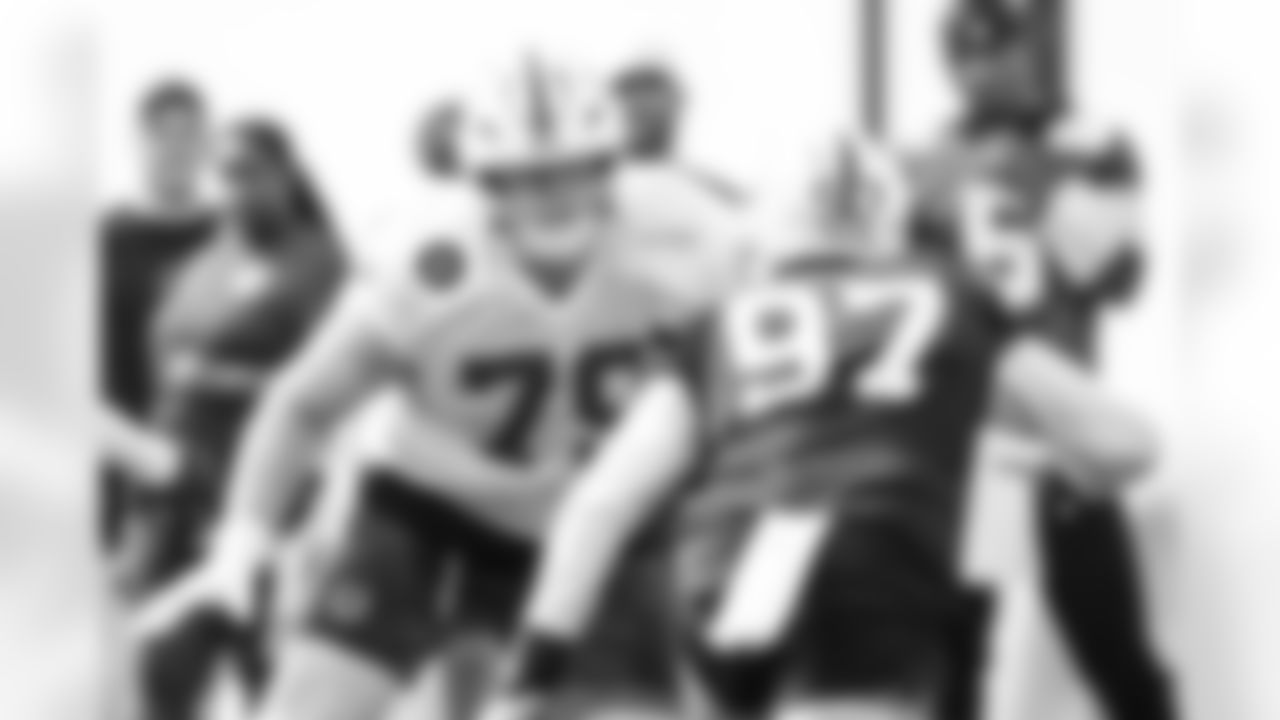 T Bernhard Raimann #79 and DE Laiatu Latu #97