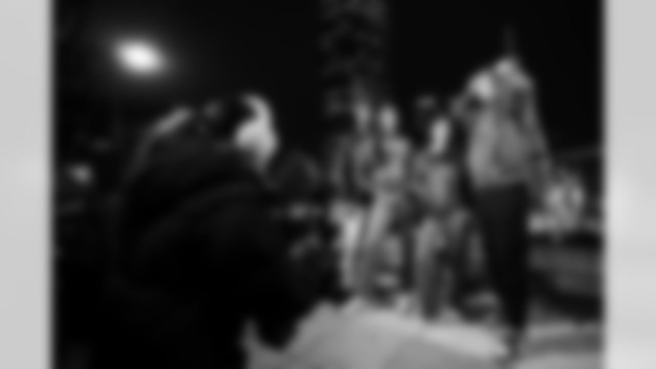 CB Jaylon Jones #40 and TE Will Mallory #86