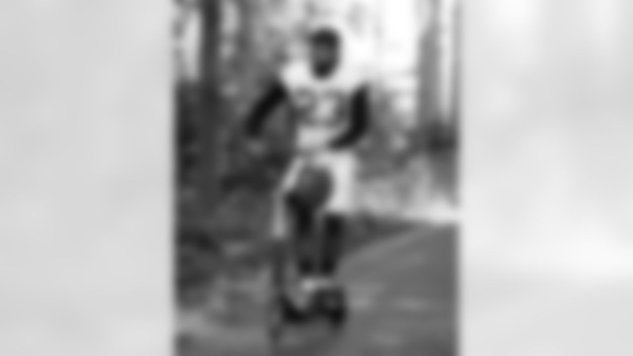 23 CB Kenny Moore II