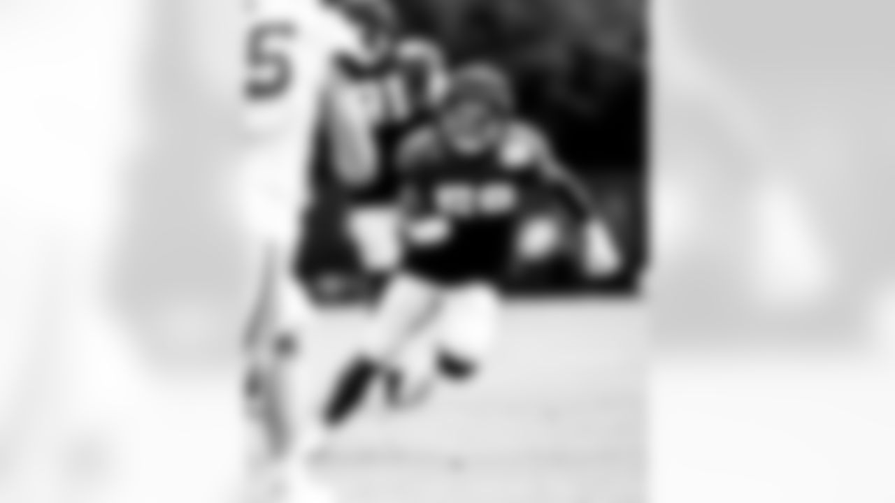 LB Austin Ajiake #58