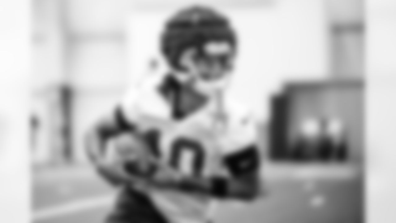 10 WR Adonai Mitchell
