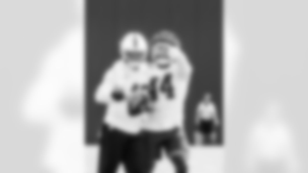 LB Joe Bachie #48 and LB Zaire Franklin #44