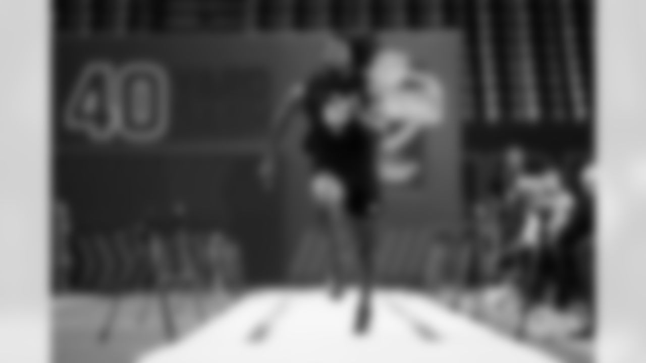 Oklahoma defensive lineman R Mason Thomas (60) runs the 40-yard dash during the 2026 NFL Scouting Combine on Thursday, February 26, 2026 in Indianapolis, Indiana. (Cooper Neill/NFL)