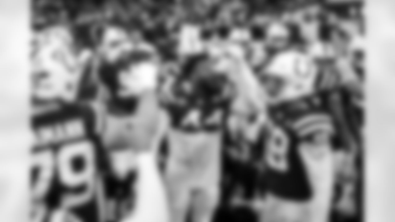 LB Zaire Franklin #44