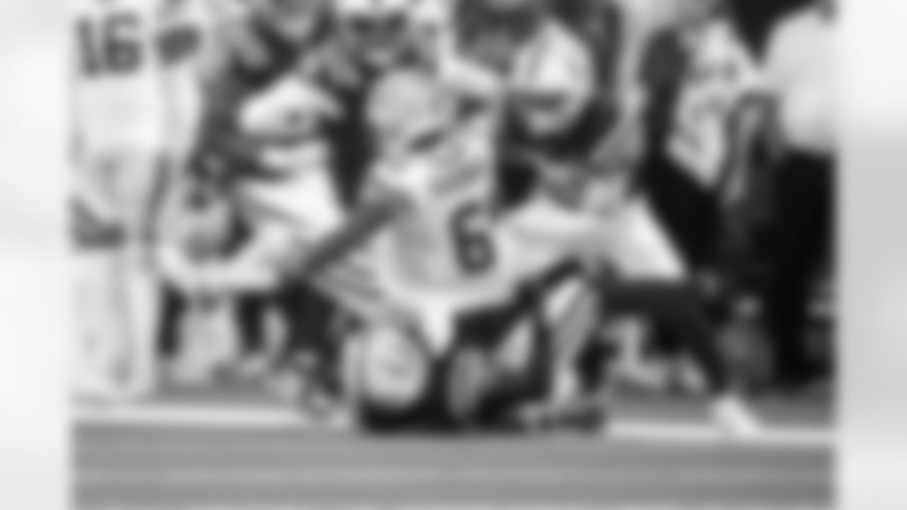 WR Laquon Treadwell #13 and S Rodney Thomas II #25