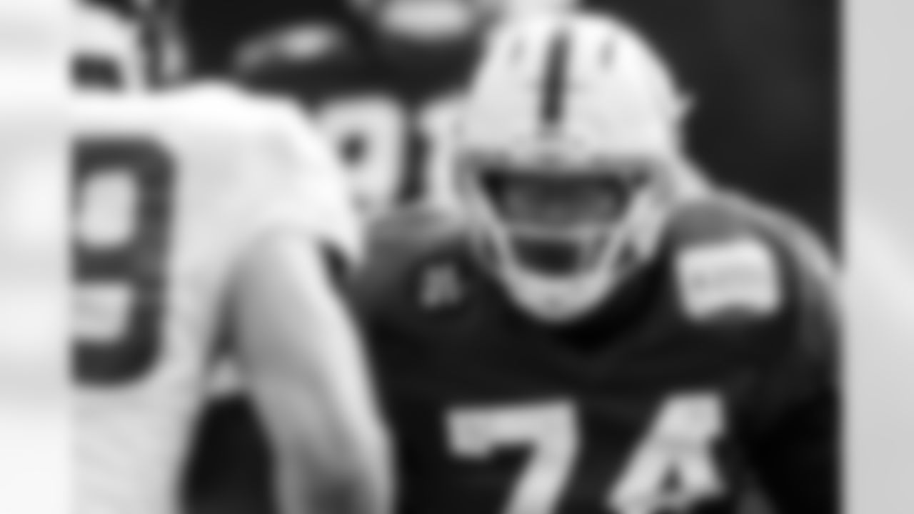 DE Durell Nchami #74