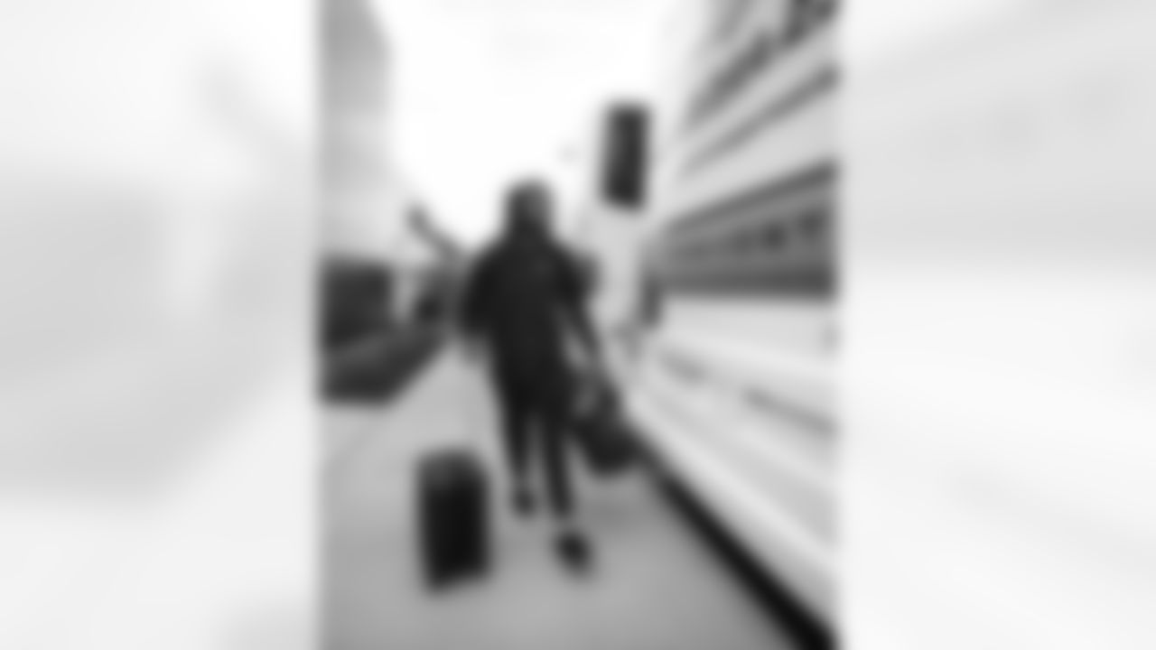 LB Jaylon Carlies #57