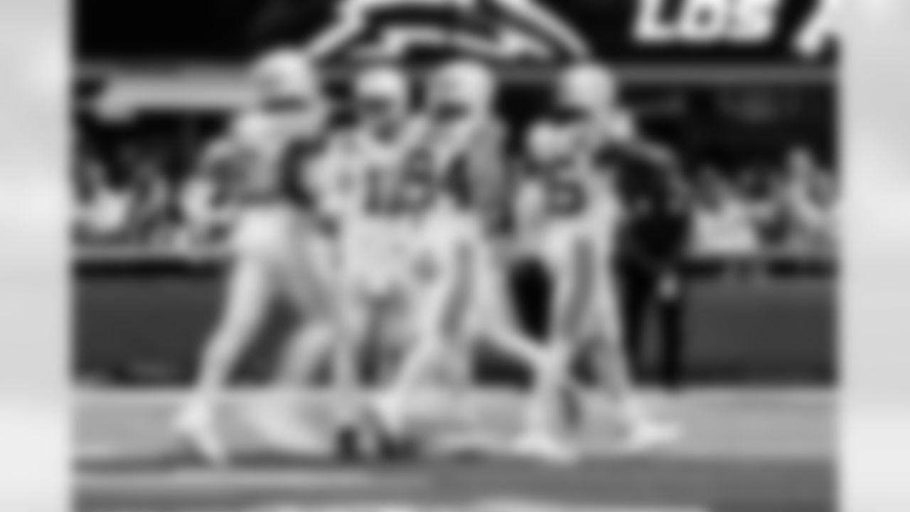 TE Mo Alie-Cox #81, QB Daniel Jones #17, TE Tyler Warren #84 and TE Drew Ogletree #85