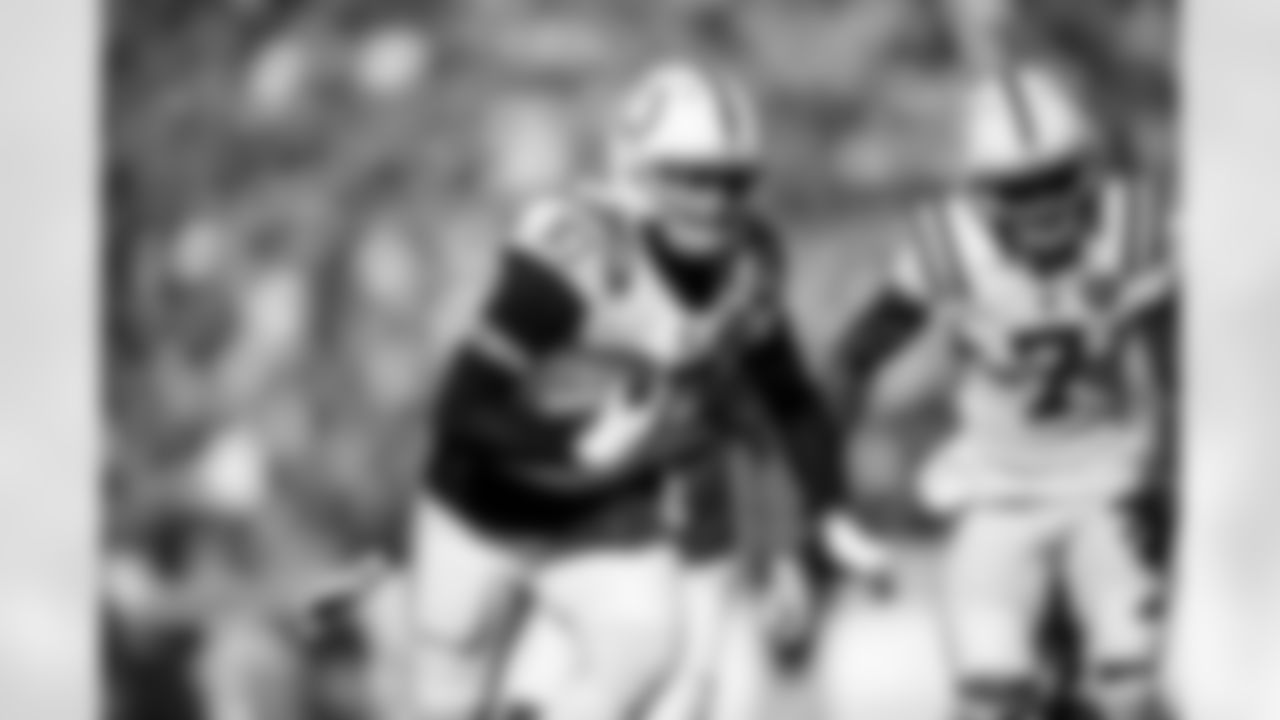 DE Laiatu Latu #97 and LB Jaylon Carlies #57