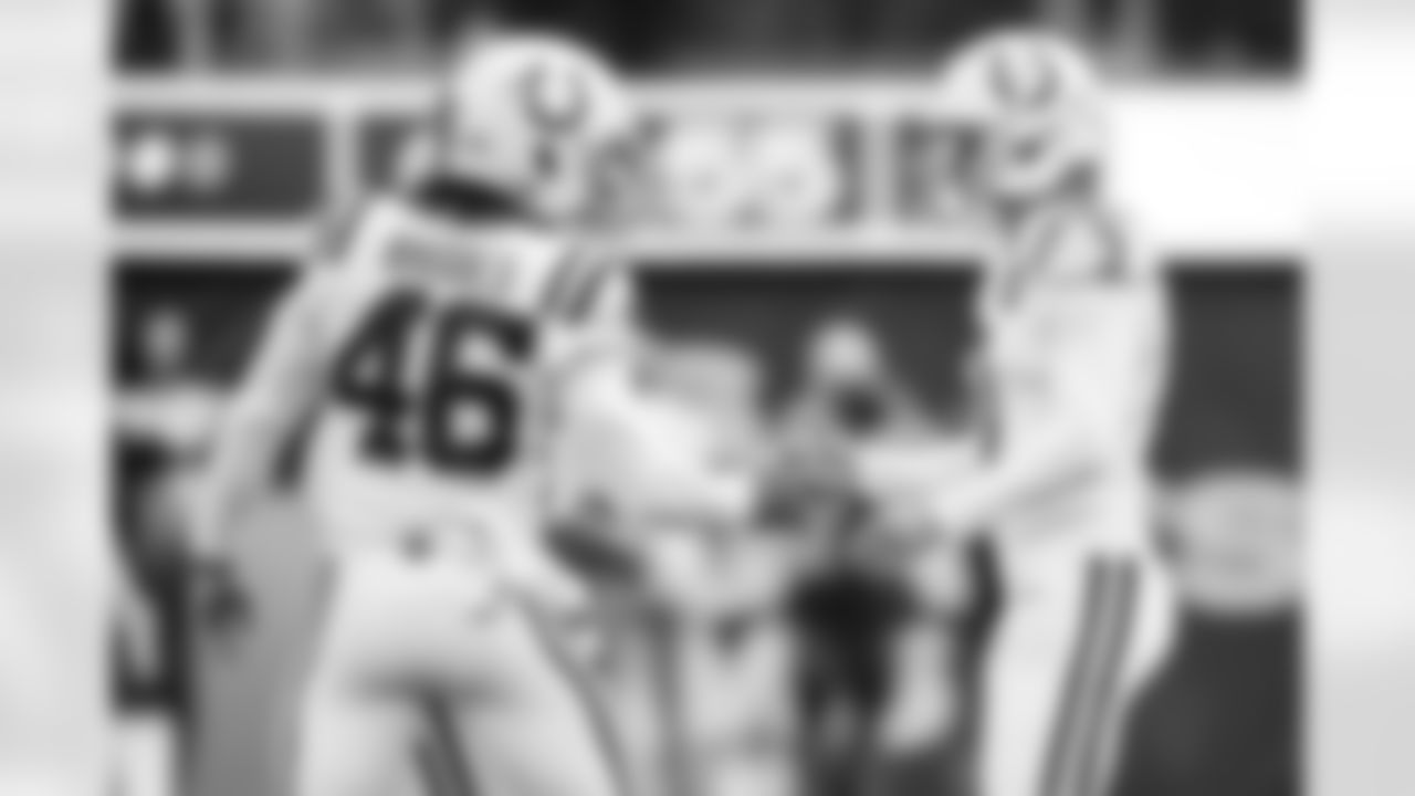 LS Luke Rhodes #46 and K Spencer Shrader #3