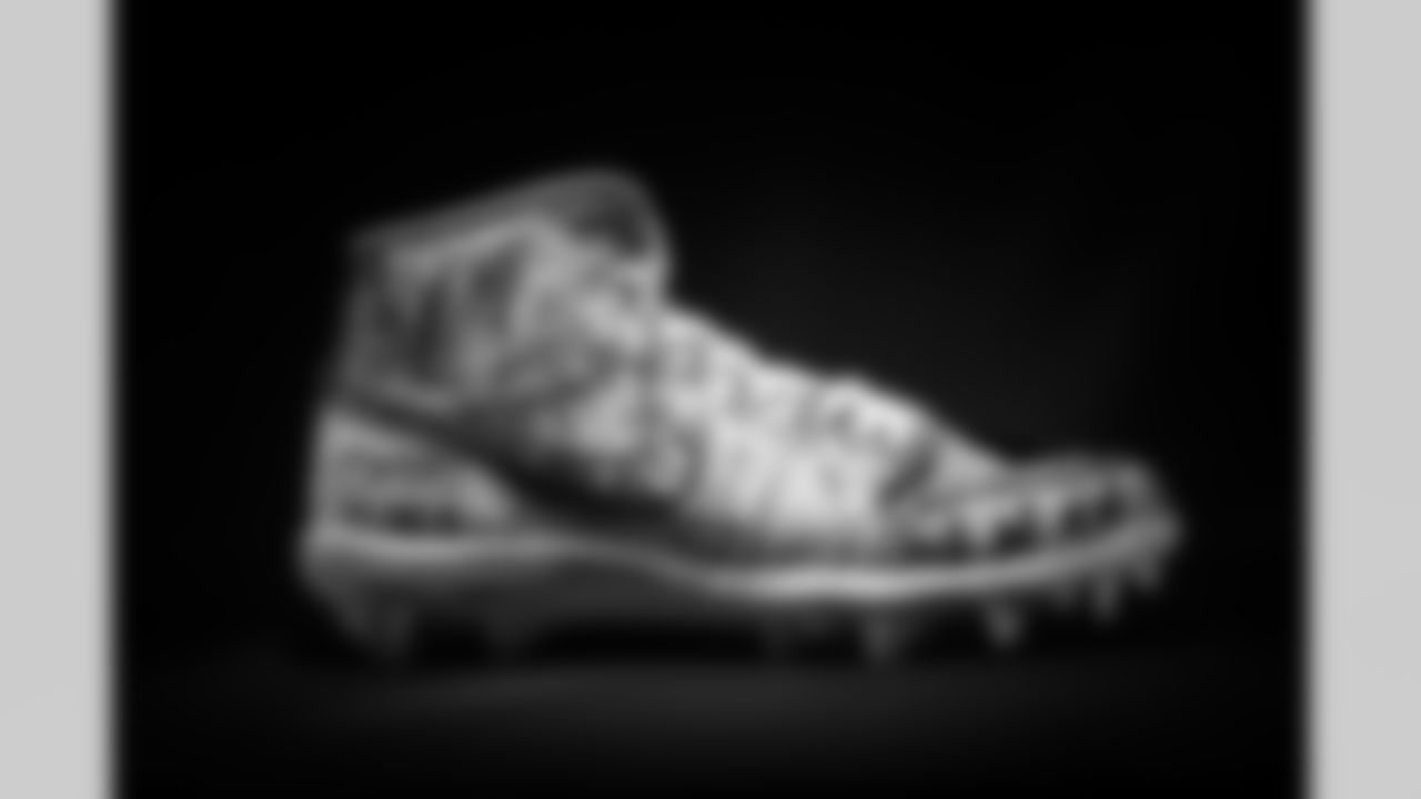 85 TE Drew Ogletree - JUST A PAIR OF SHOES