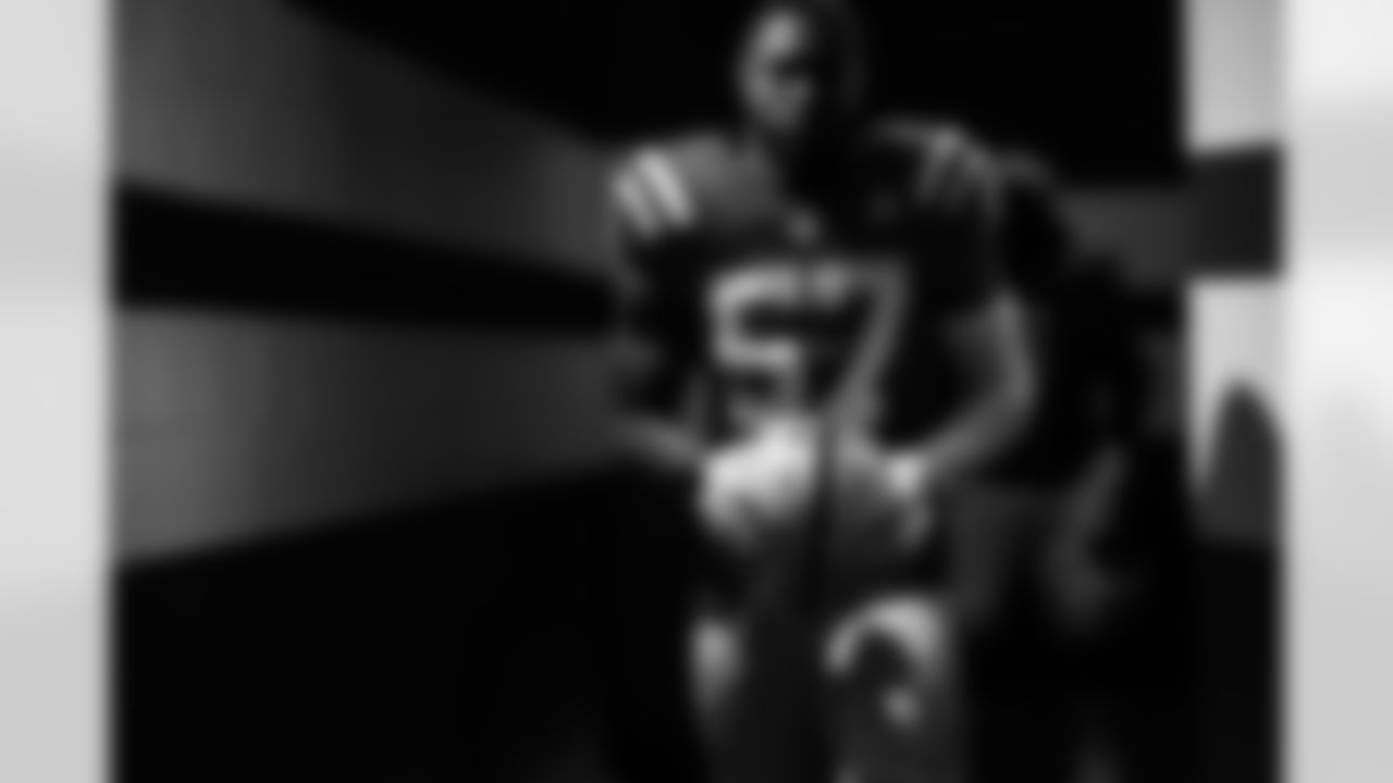 LB Jaylon Carlies #57