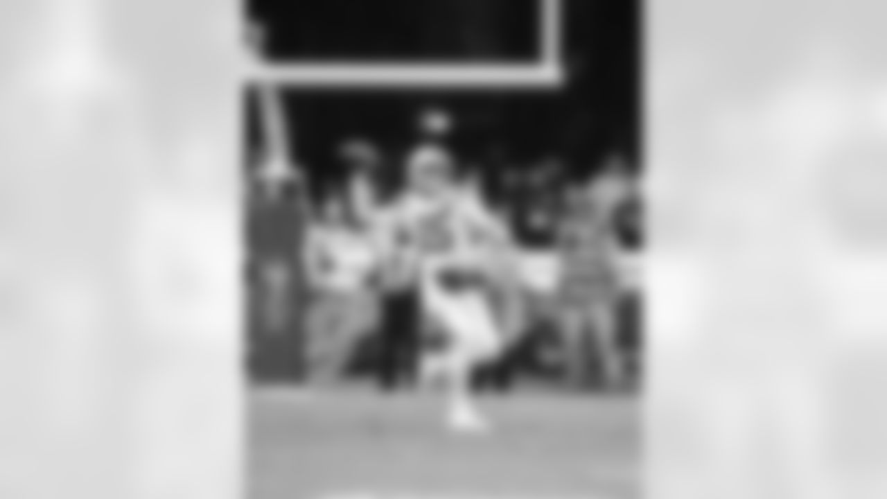 QB Riley Leonard #15