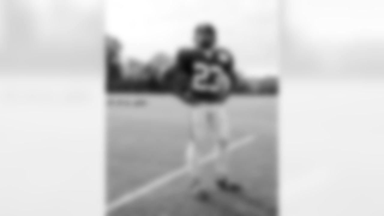 CB Kenny Moore II #23