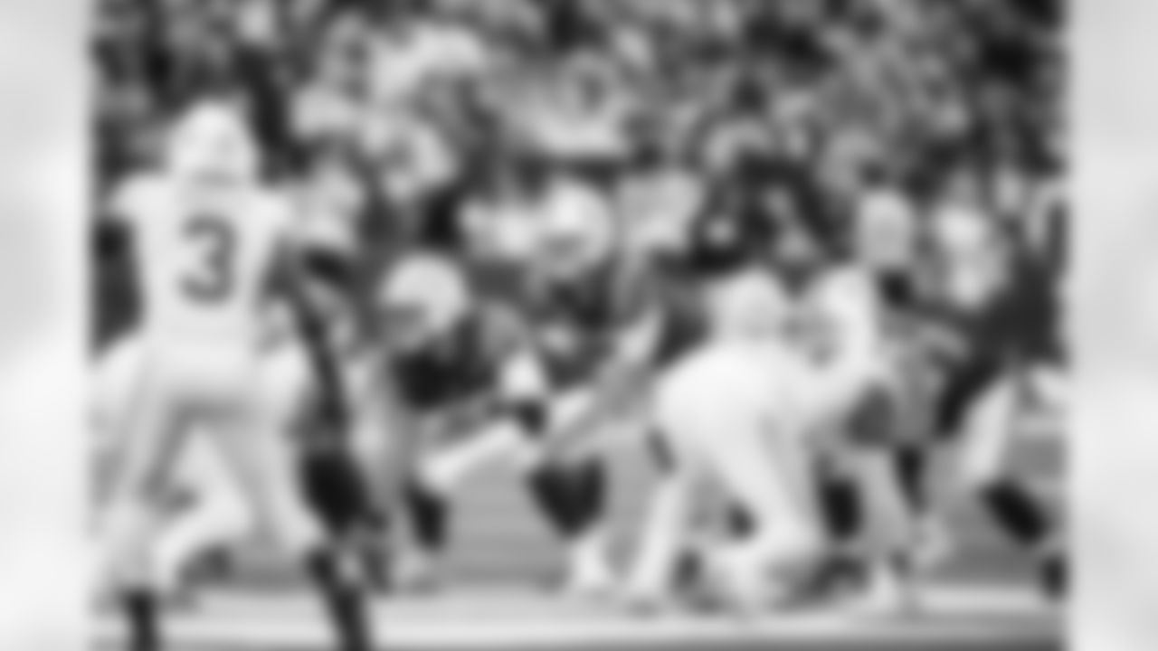 G Tanor Bortolini #60 and QB Daniel Jones #17