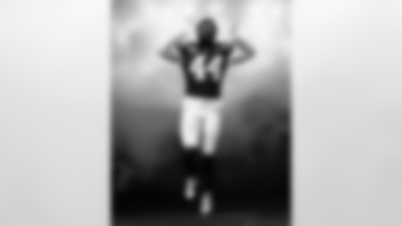 LB Zaire Franklin #44
