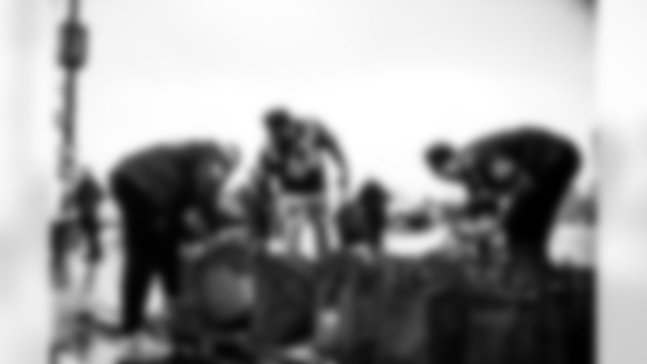 LB Zaire Franklin #44 and TE Drew Ogletree #85