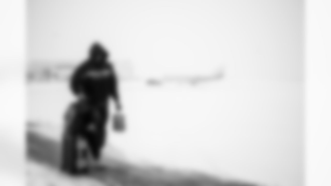 DE Samson Ebukam #52