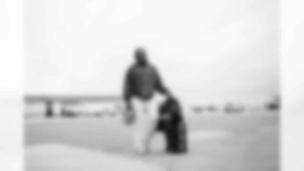 DE Samson Ebukam #52