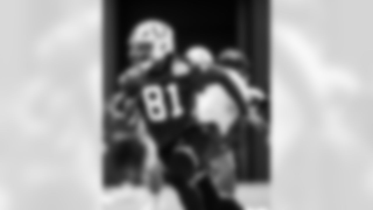 TE Mo Alie-Cox #81