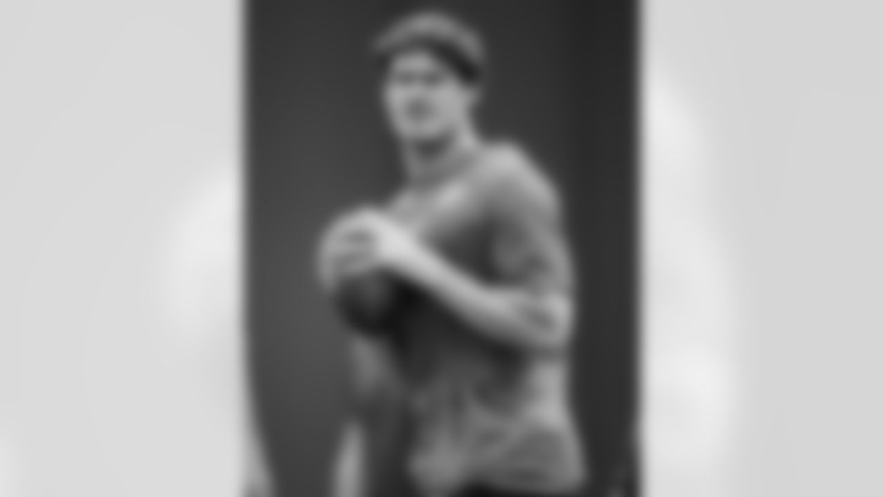 QB Daniel Jones #17