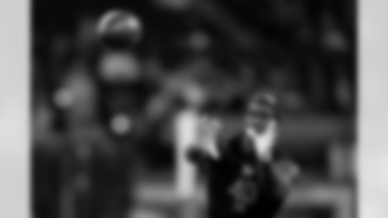 Toledo defensive back Emmanuel McNeil-Warren (40) participates in a drill during the 2026 NFL Scouting Combine on Friday, February 27, 2026 in Indianapolis, Indiana. (Lauren Leigh Bacho/NFL)