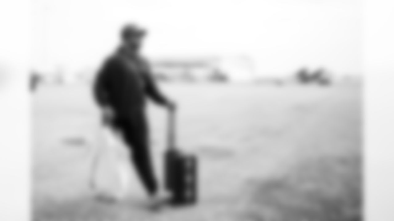 DE Samson Ebukam #52