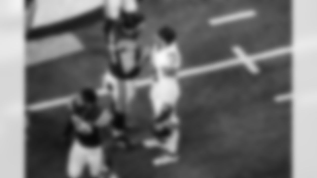 LB Austin Ajiake #58 and G Quenton Nelson #56