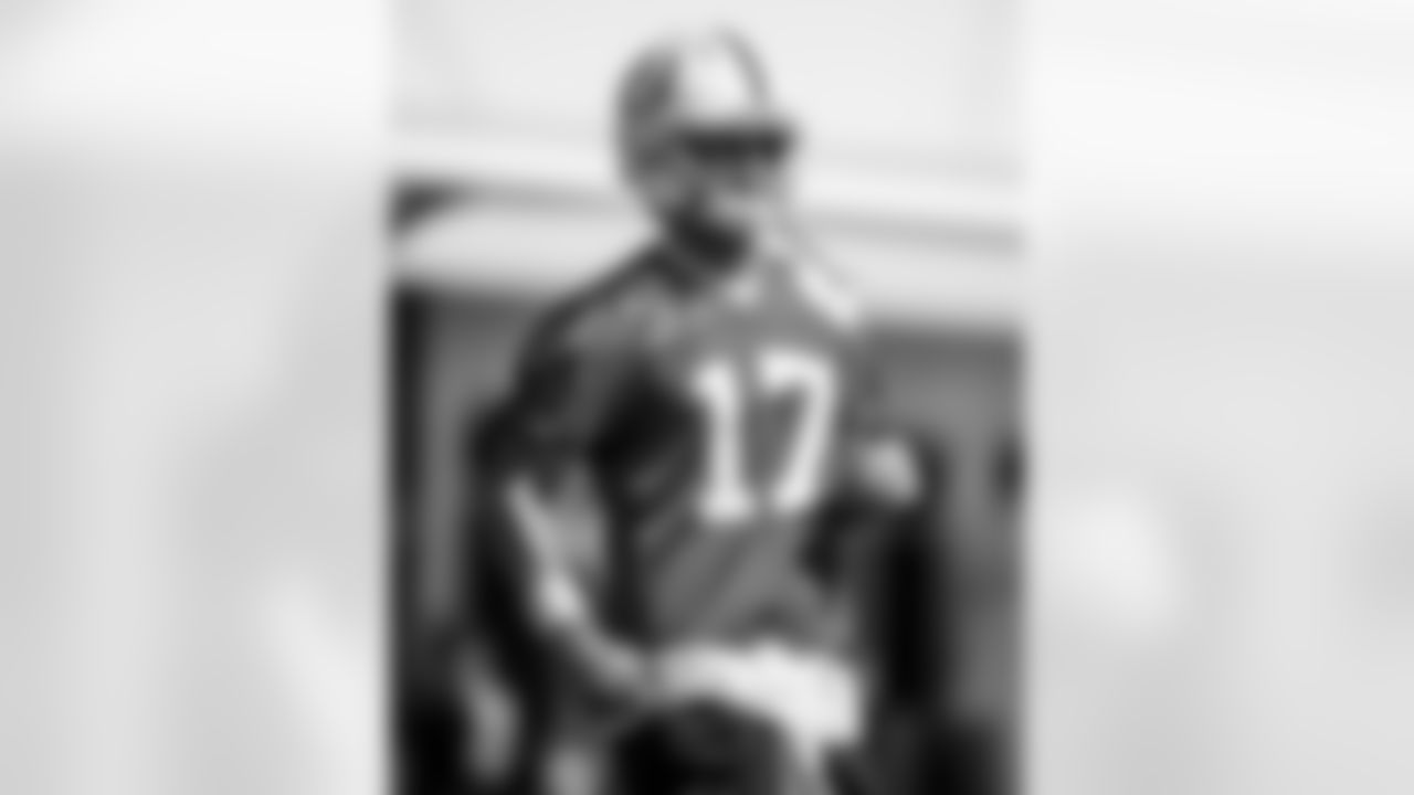 QB Daniel Jones #17