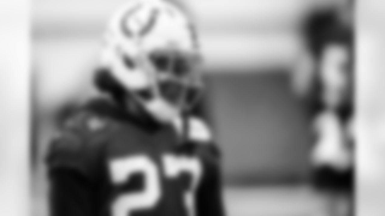 CB Kenny Moore II #23