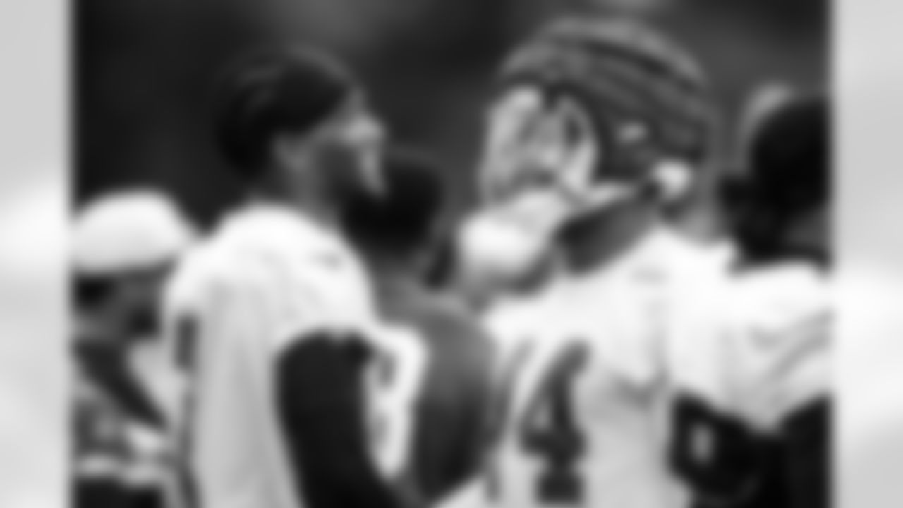 CB Charvarius Ward #7 and LB Zaire Franklin #44
