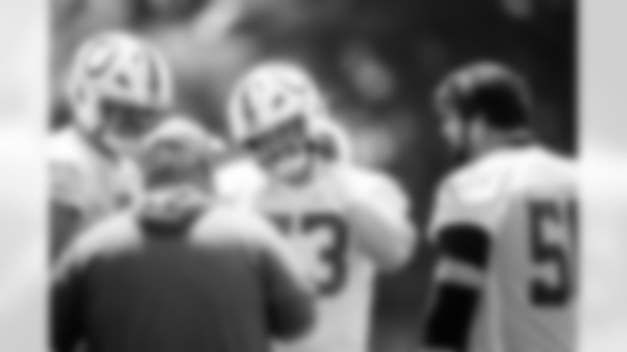 T Matt Goncalves #71, C Danny Pinter #63 and G Quenton Nelson #56