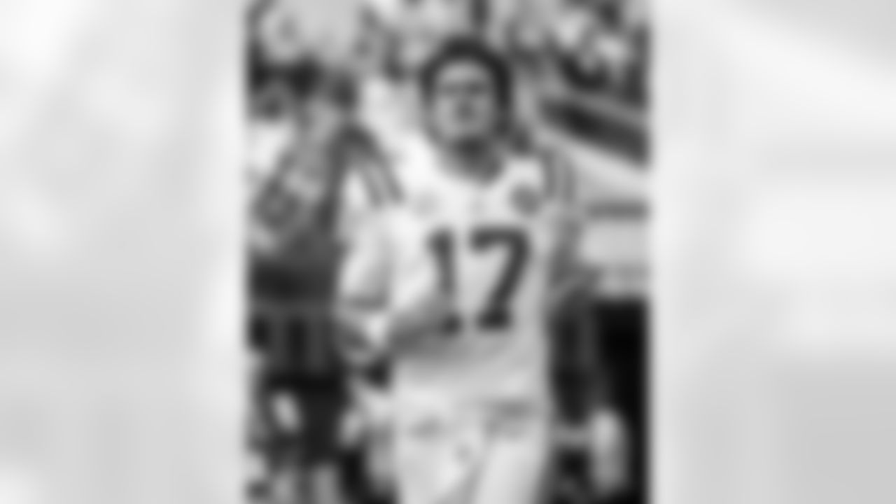 QB Daniel Jones #17