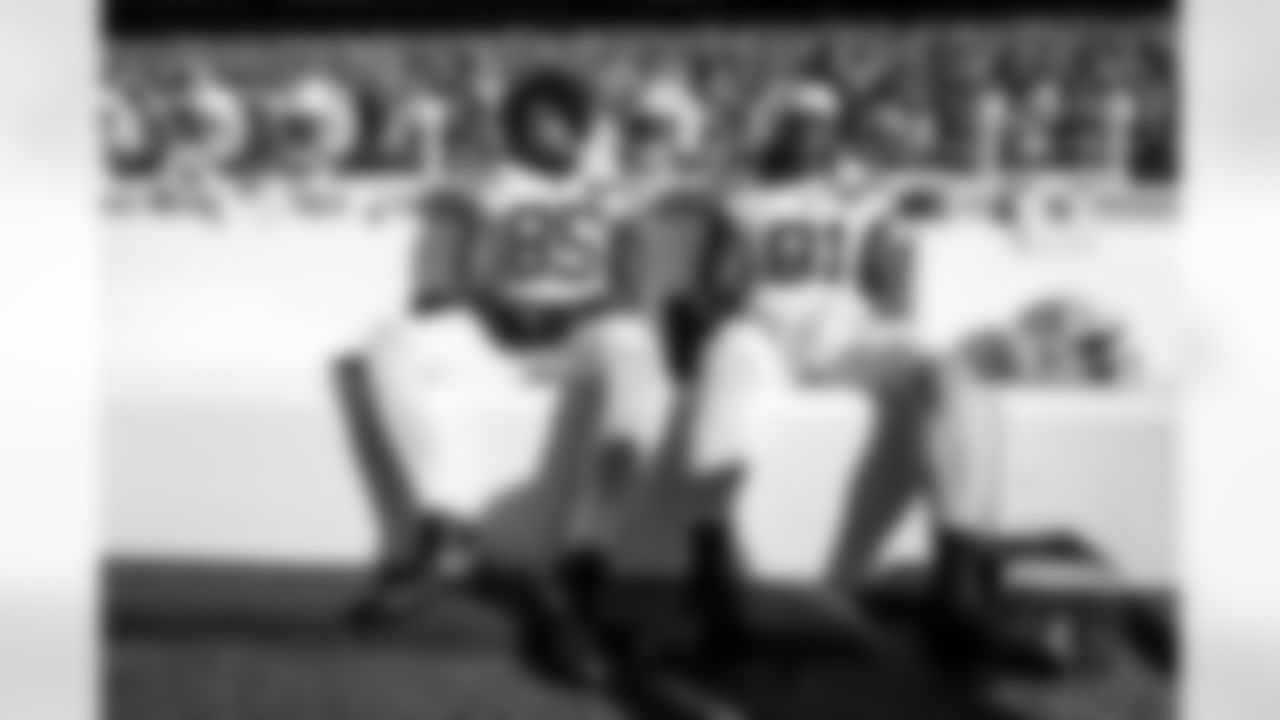 TE Drew Ogletree #85 and TE Mo Alie-Cox #81