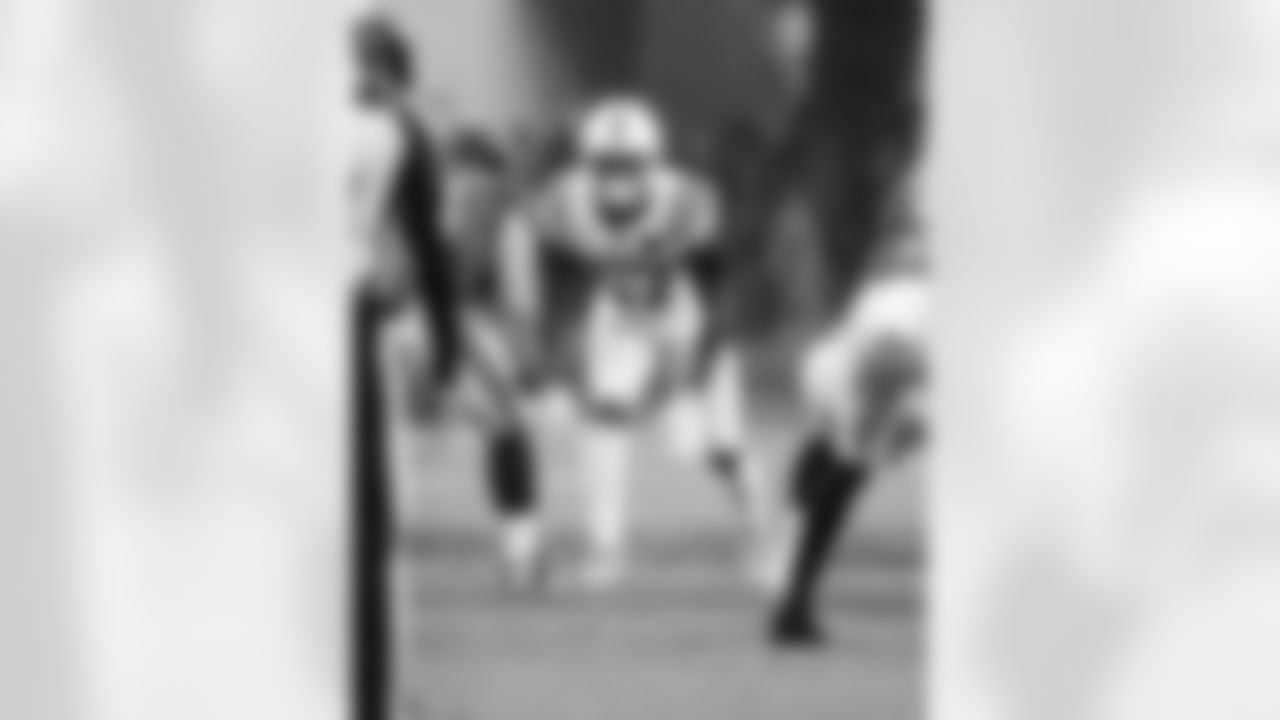 LB Jaylon Carlies #57