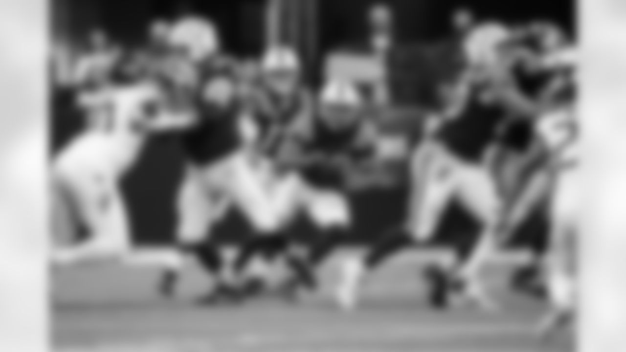 QB Daniel Jones #17 and RB Jonathan Taylor #28