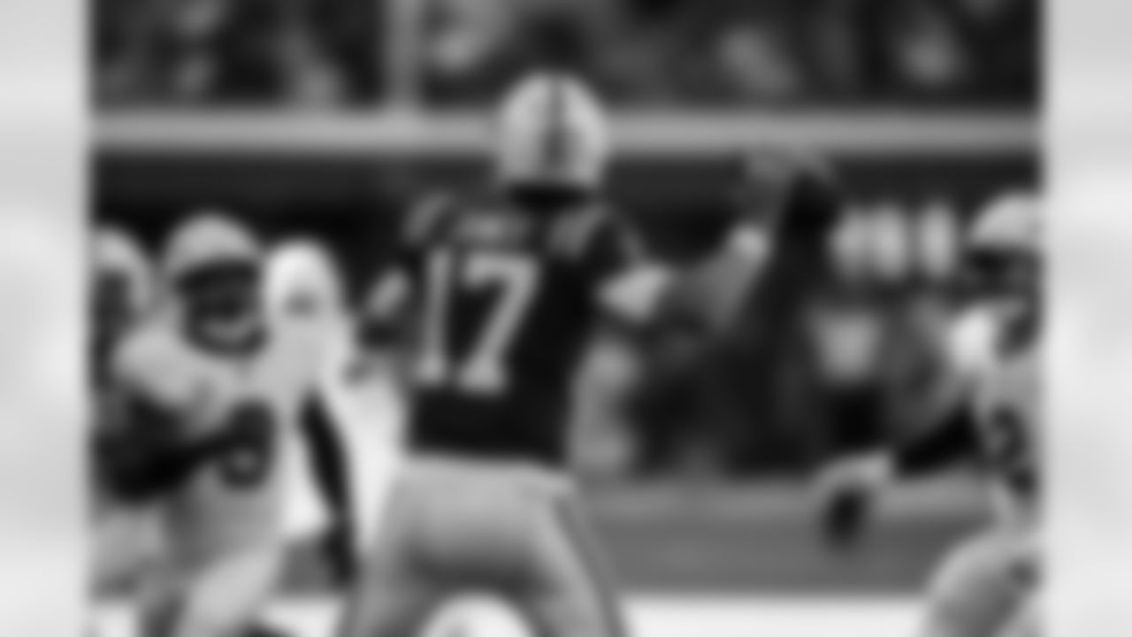 QB Daniel Jones #17