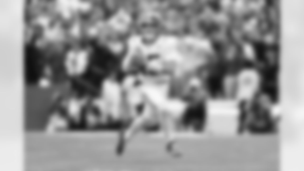 Alabama quarterback Ty Simpson (15) rolls out during the first half of the Rose Bowl College Football Playoff quarterfinal game against Indiana Thursday, Jan. 1, 2026, in Pasadena, Calif. (AP Photo/Kyusung Gong)