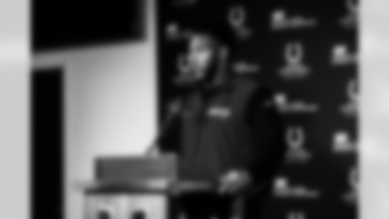 LB Zaire Franklin #44