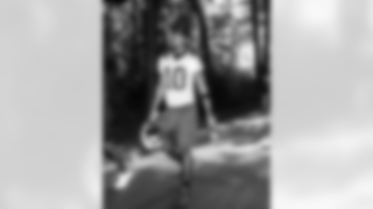 WR Adonai Mitchell #10