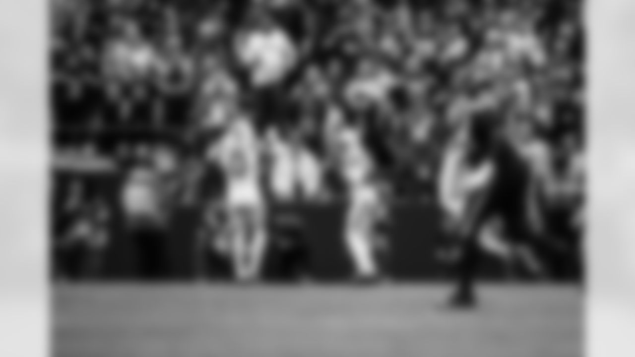 S Camryn Bynum #0 and S Rodney Thomas II #25