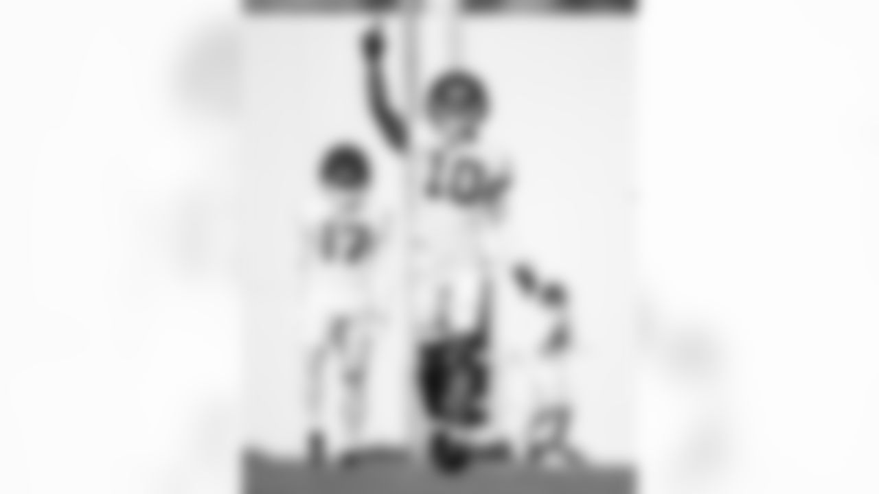 WR Adonai Mitchell #10