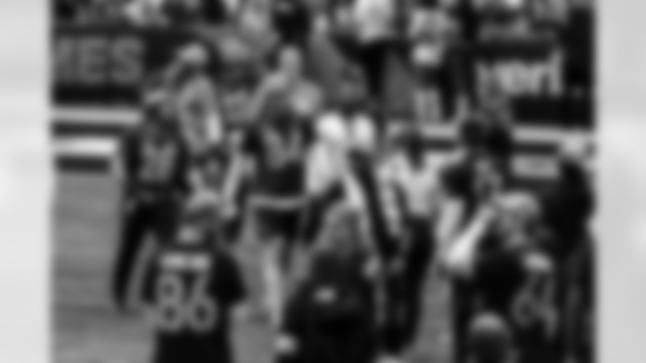 RB Jonathan Taylor #28 and TE Tyler Warren #84