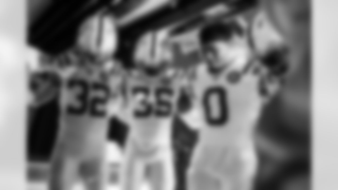 SDaniel Scott#32, CBJohnathan Edwards#35 and S Camryn Bynum #0
